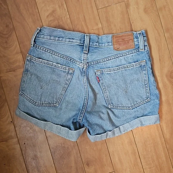 Levi's shorts - Picture 2 of 4